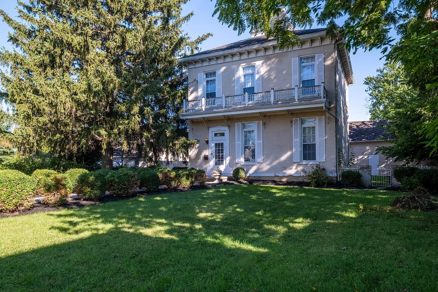 501 E Market St photo 1