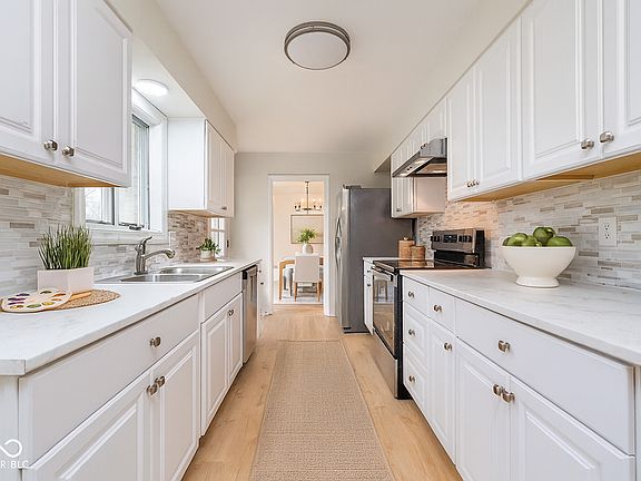 5th image of 1313 N Roseway Dr