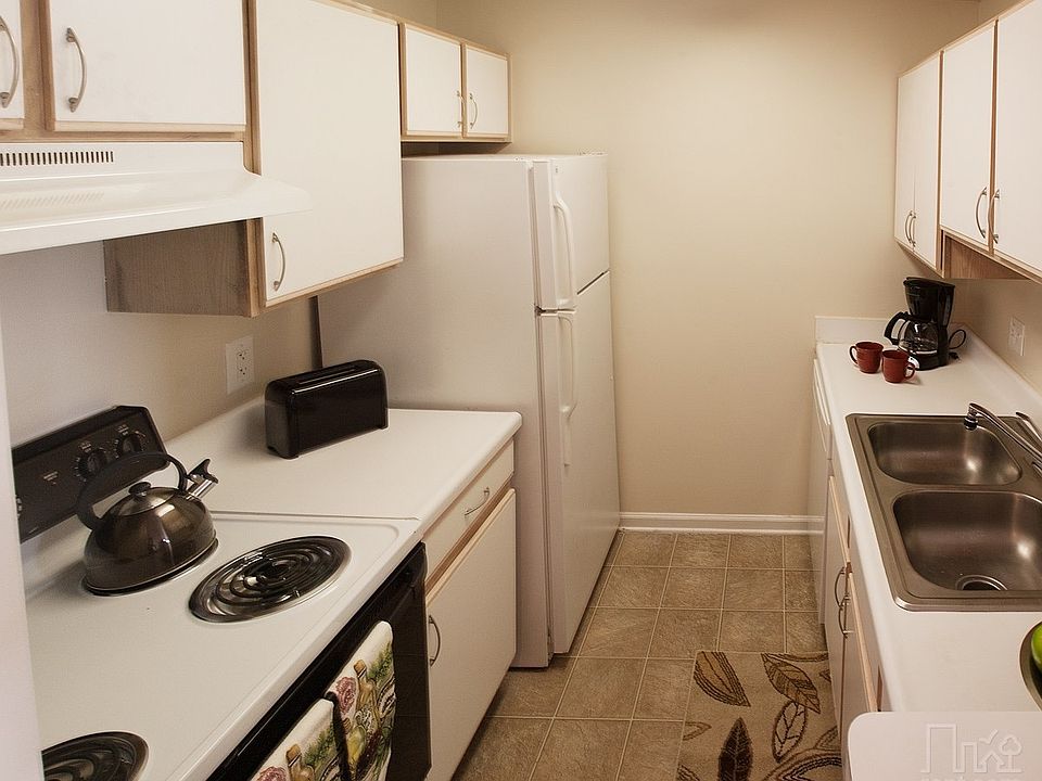 1st image of 15 Fern Oak Cir APT 203
