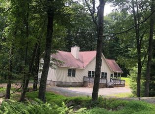 801 Canyon Ct, Hawley, PA 18428