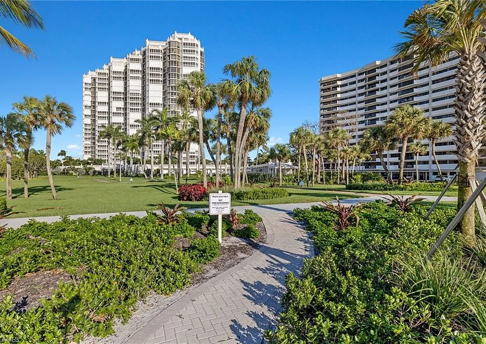 4021 Gulf Shore Blvd N #202