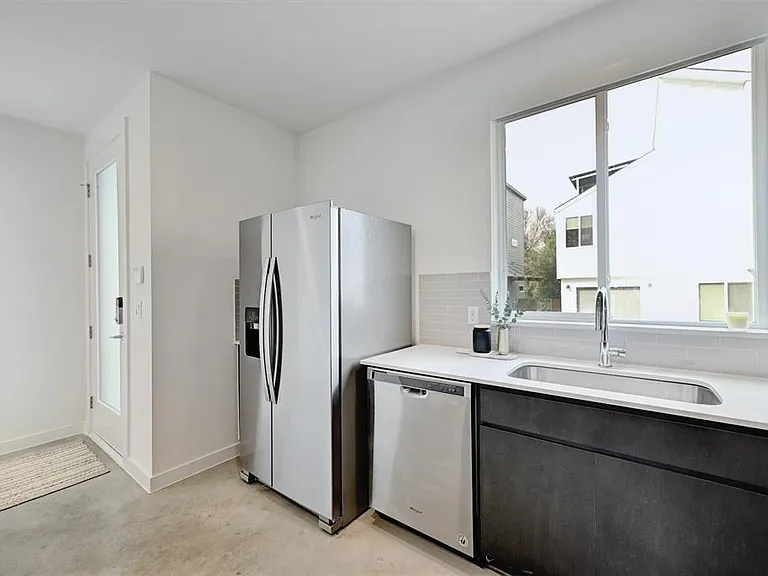 705 N Bluff Dr #11 — Photo 3