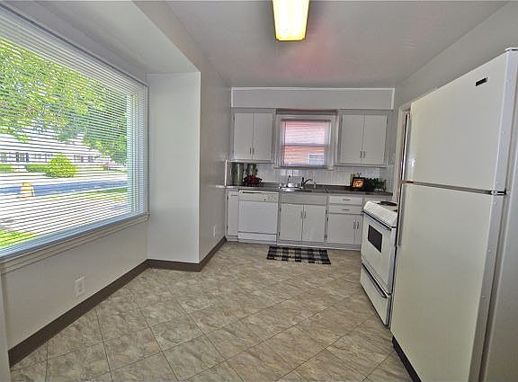 Eat-in Kitchen