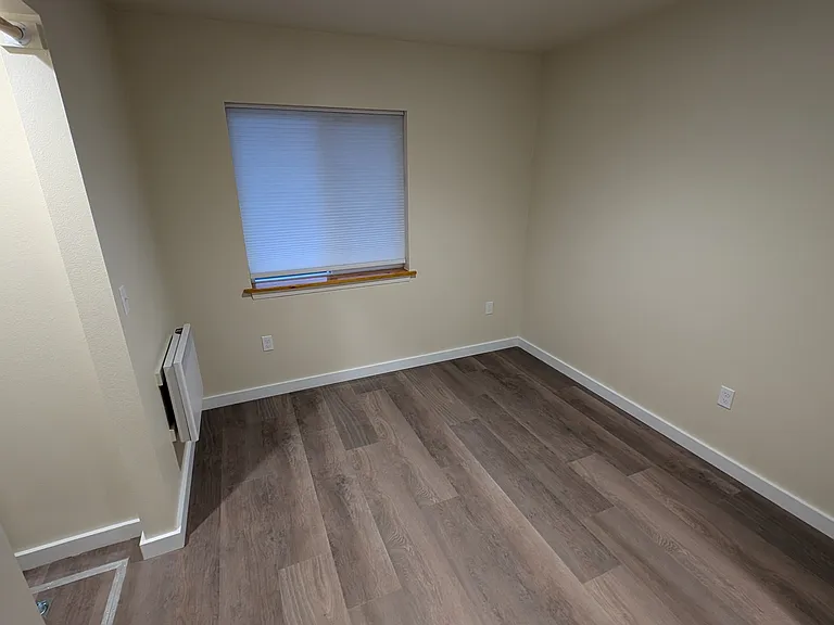 1016 E 6th St #1/2 — Photo 10