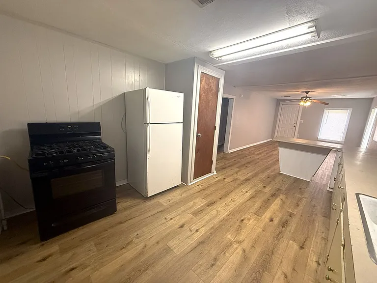 300 N Kinney Ave — Photo 10