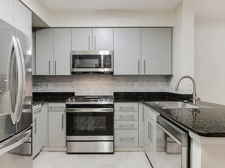 1021 N Garfield St — Photo 14