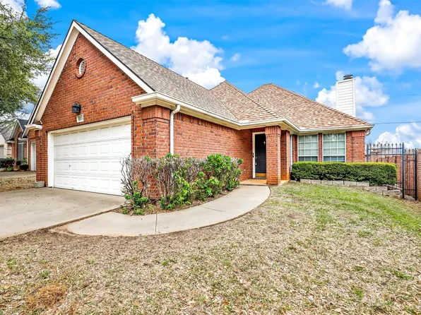 600 Ashbrook Ct, Euless, TX 76039