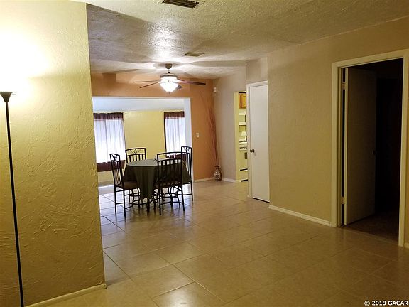 3rd image of 2637 NE 11th Pl