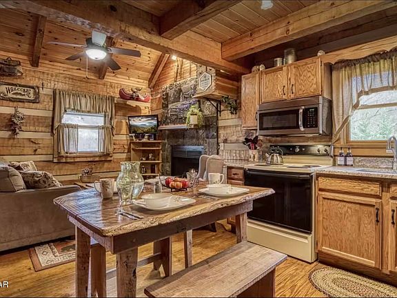 5th image of 448 Hideaway Ridge Cir