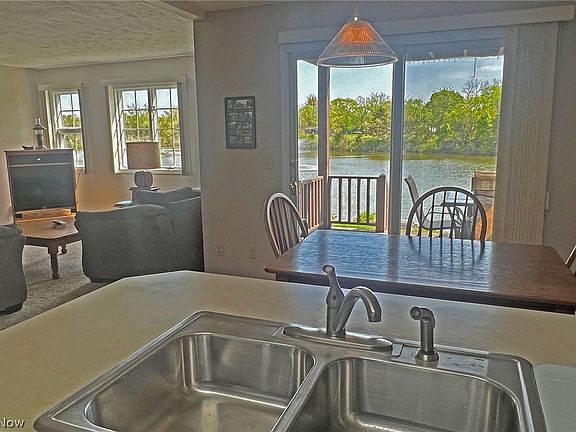 5th image of 111 W Lakeshore Dr #6E