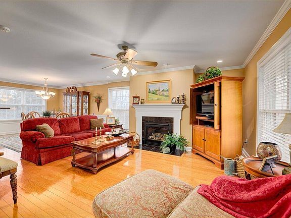 3rd image of 1101 Amber Glades Ln
