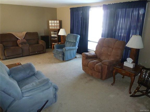 4th image of 133 Bathurst Dr