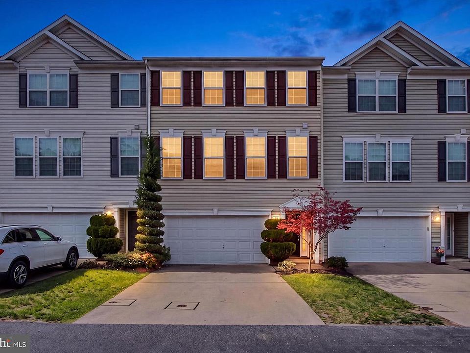 1st image of 2224 Golden Eagle Dr #4