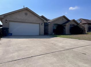 100 Whitewing Ln, Del Rio, TX 78840