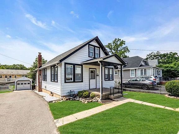 2nd image of 348 Woodbine Way