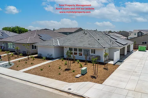2467 Oakmont Cir Photo 1