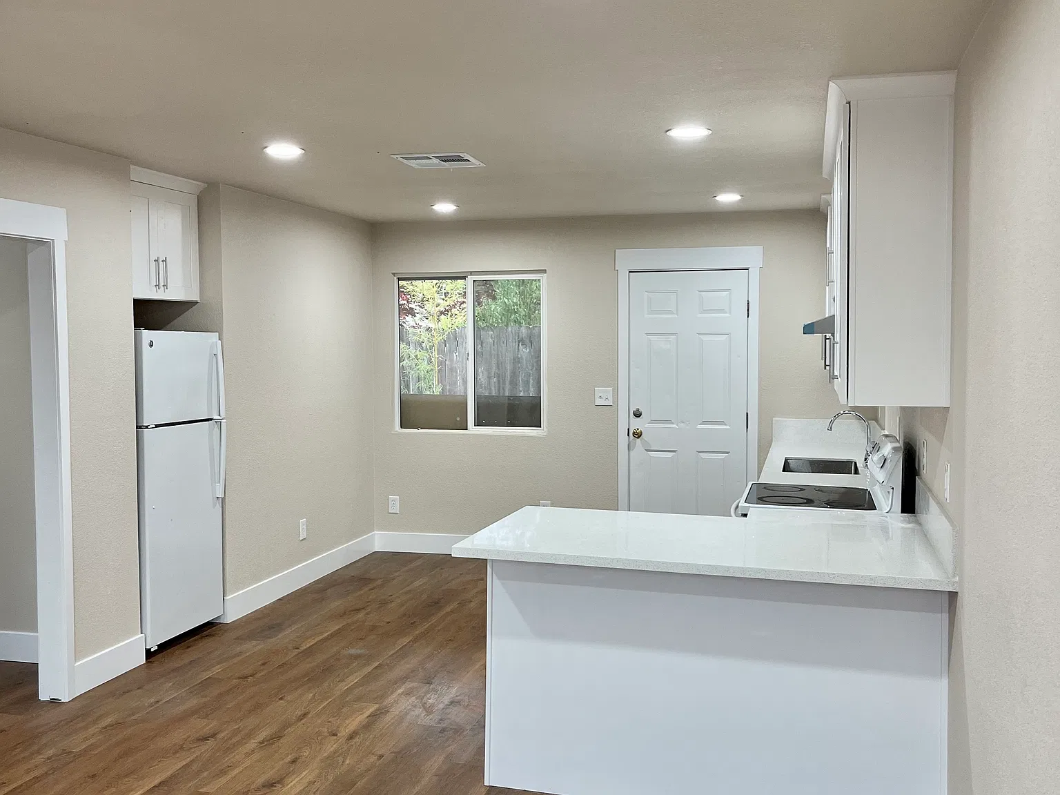 2 bed, 750 sqft, $1,295 — Photo 3