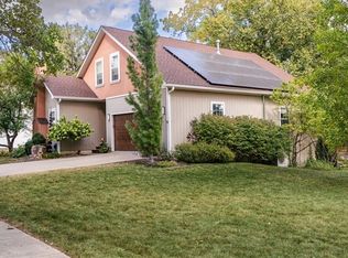 1018 8th St, Baldwin City, KS 66006