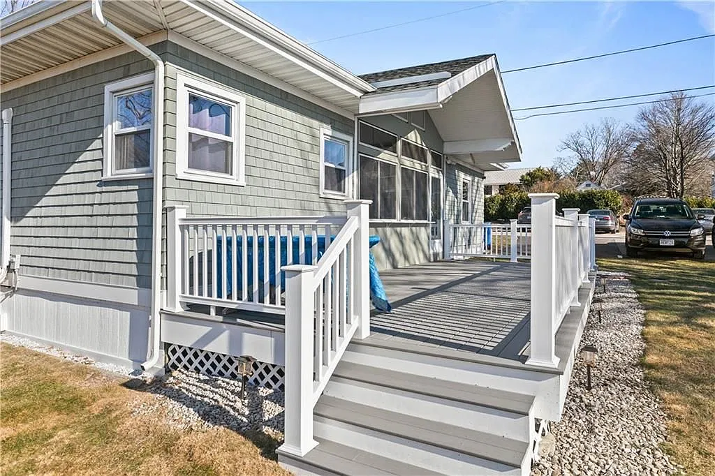 30 Warren Ave — Photo 2