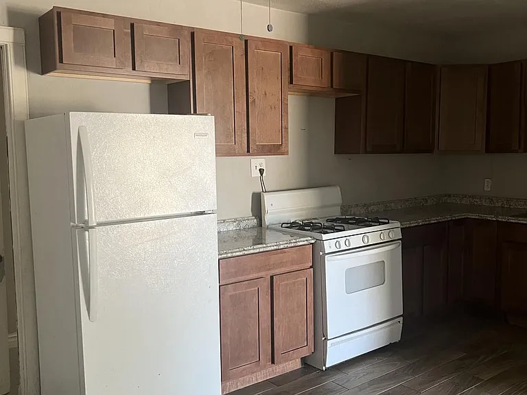 3543 E Yale St — Photo 3