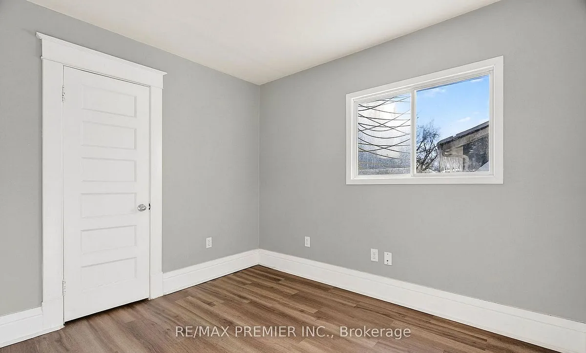 Building Photo - 4848 2nd Ave #MAIN FLOOR