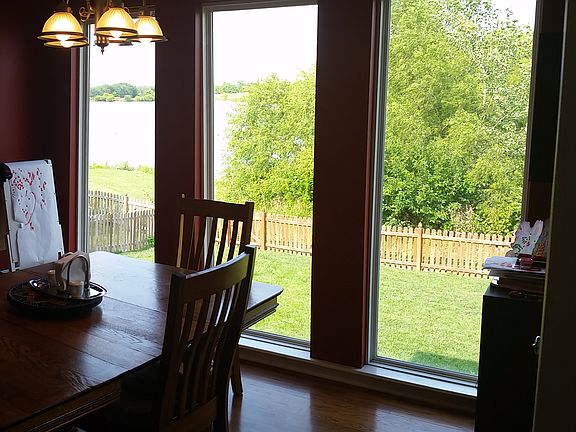 Eat-in Kitchen w/ lake view