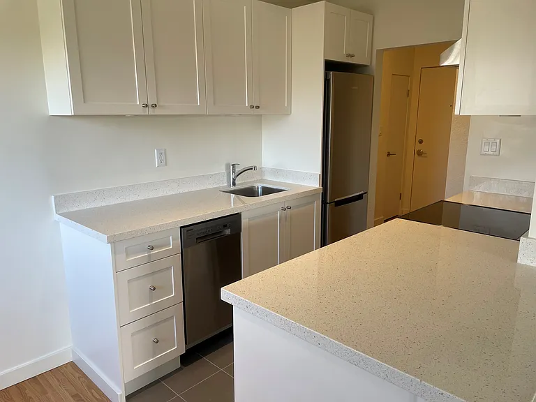 1925 Maple St #8 — Photo 8