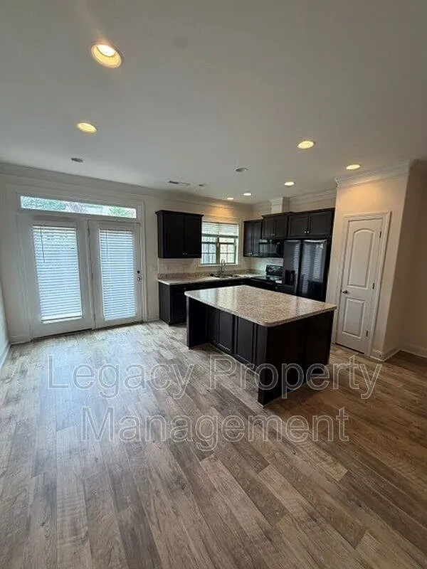 3 bed, 2.5 bath, 1441 sqft, $1,850 — Photo 3