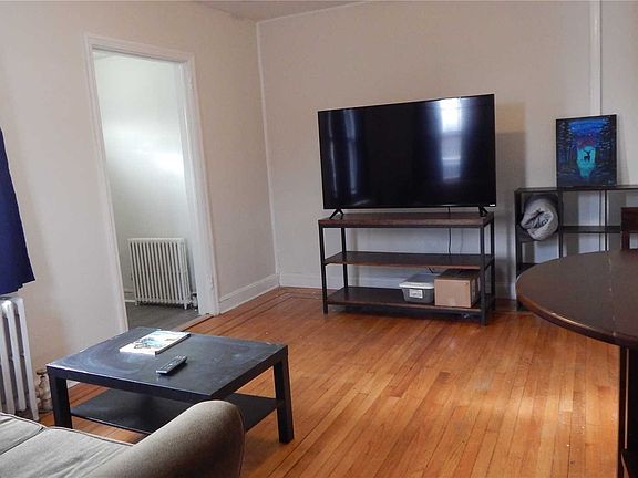 4th image of 685 Deer Park Ave