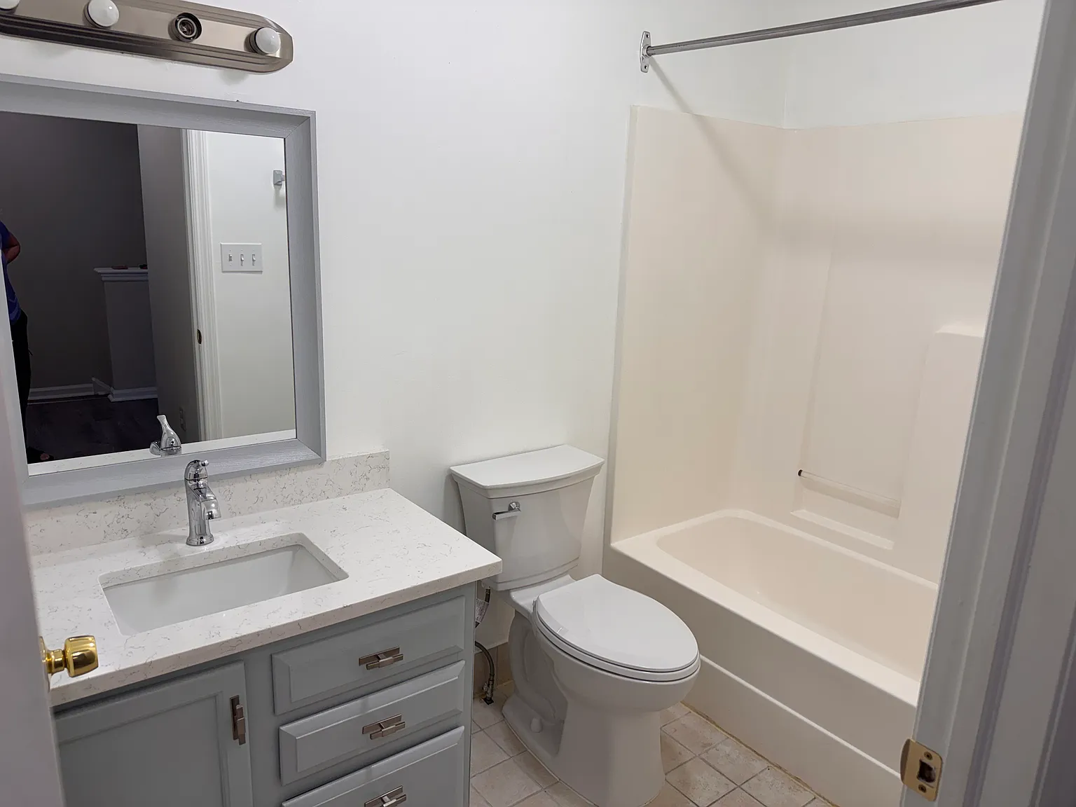 3 bed, 1188 sqft, $2,100 — Photo 4