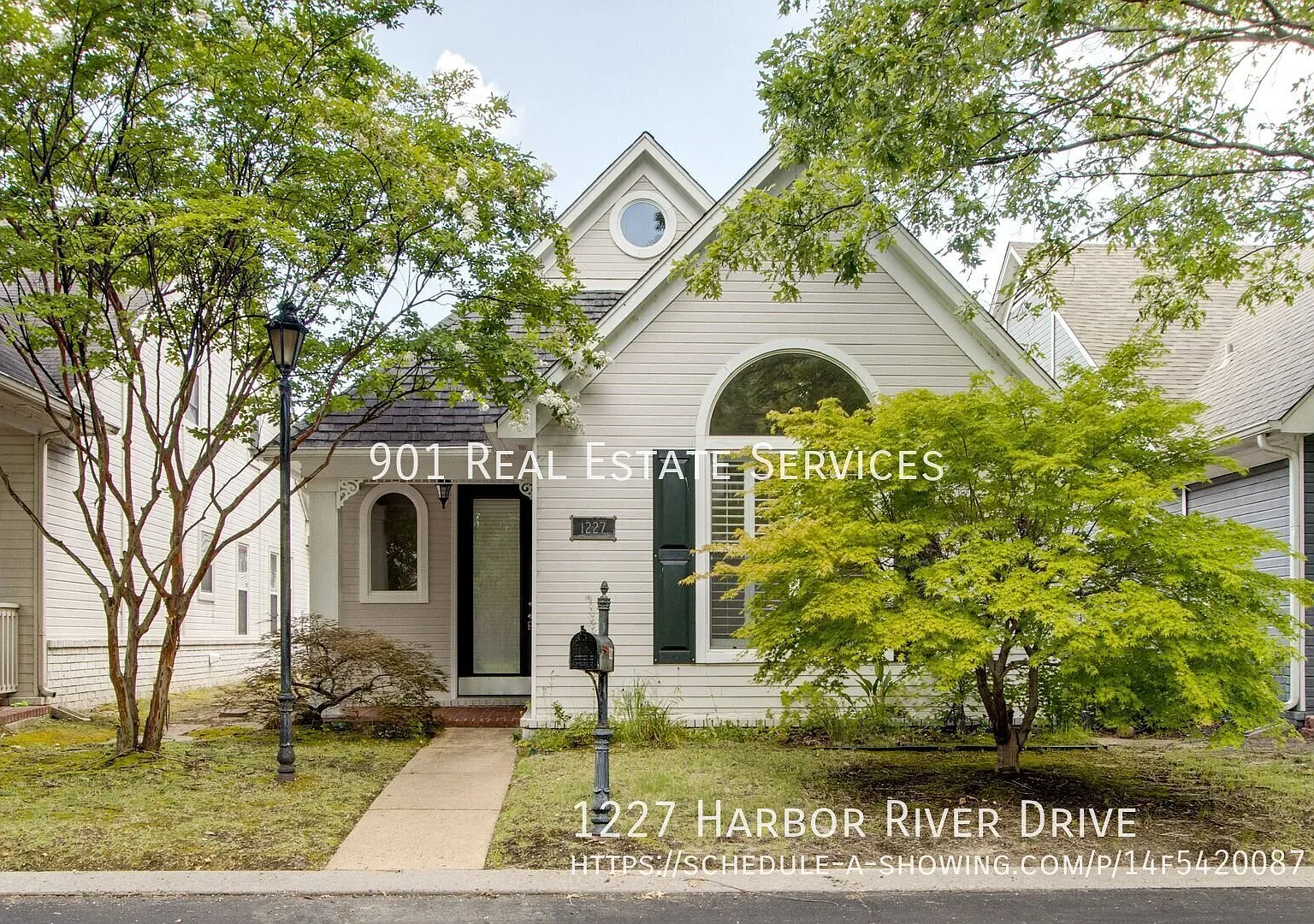Charming One-Level Home on Mud Island — Photo 1