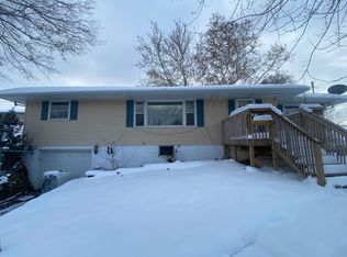 1070 Roosevelt St, Dubuque, IA 52001