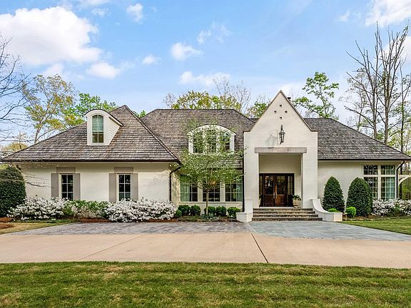 2nd image of 6 Baltusrol Ct