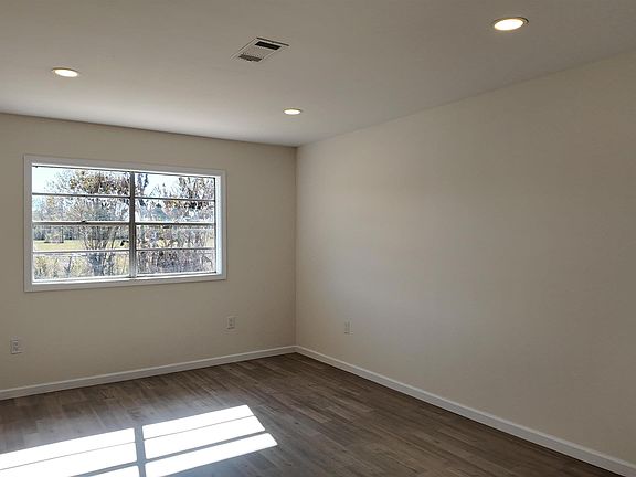 3rd image of 506 Linda Ann Ave