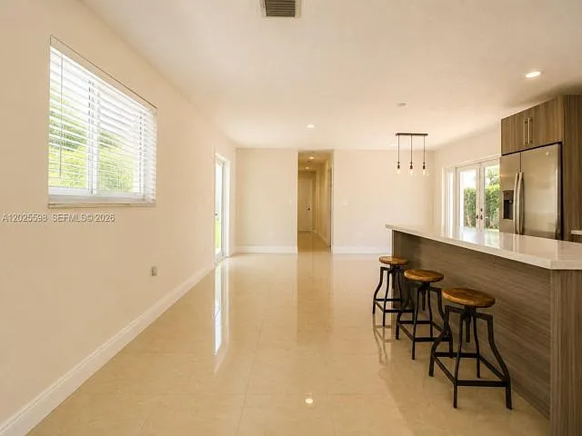 3 bed, 2.0 bath, 1587 sqft, $4,200 — Photo 3