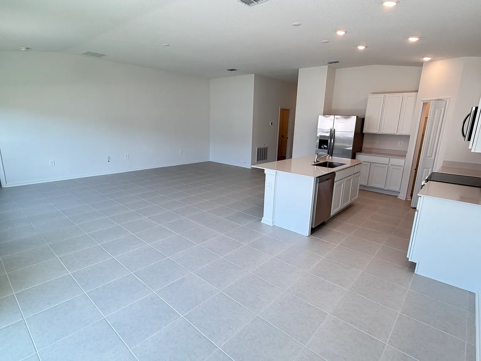 KB 4585 Golden Knight Blvd — Photo 2