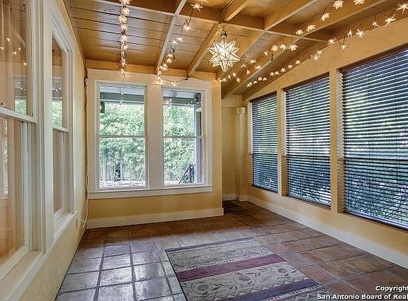 5th image of 112 Mayflower St
