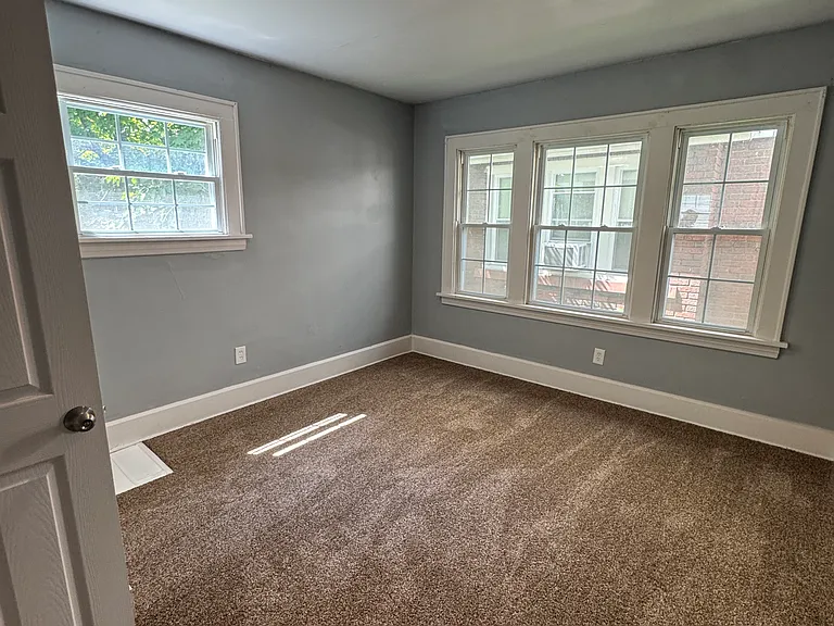 910 Whittier Ave — Photo 4