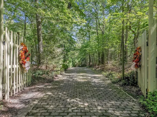 558 Pleasure Drive, Flanders, NY 11901