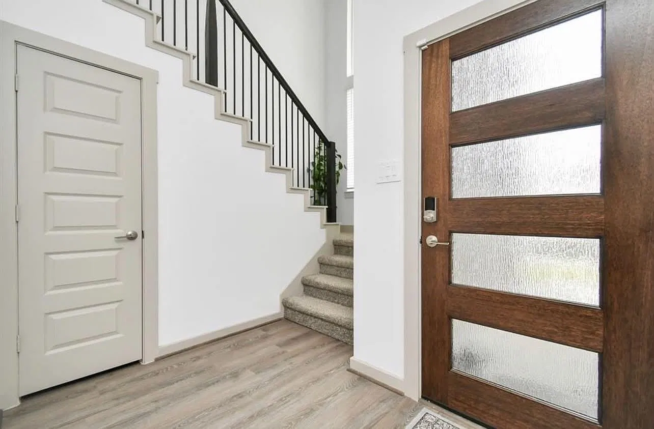 4 bed, 2.0 bath, 2344 sqft, $2,500 — Photo 2