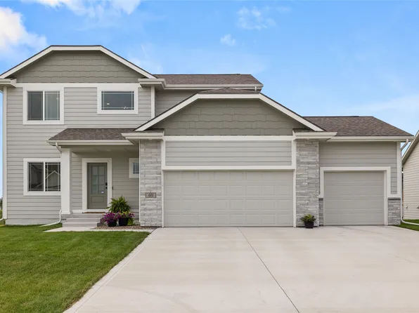 60 NW Valleyview Dr, Waukee, IA 50263