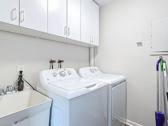 2nd image of 4516 NE 21st Ln