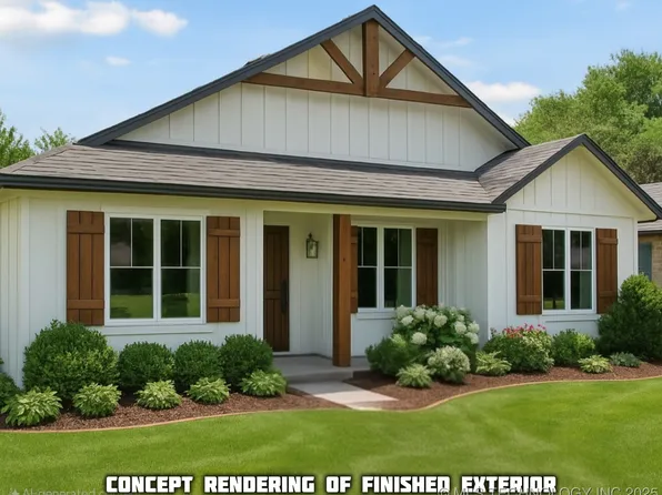 607 N Division St, Coweta, OK 74429
