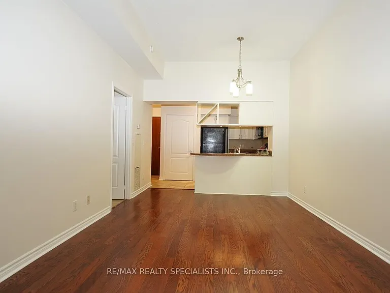 330 Princess Royal Dr #320 — Photo 6