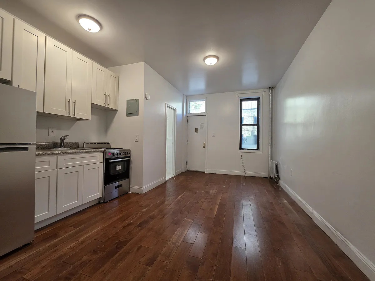 Photo 2 of 5 - 75 Fort Washington Ave #A - Manhattan, NY Building Photo - 75 Fort Washington Ave #A