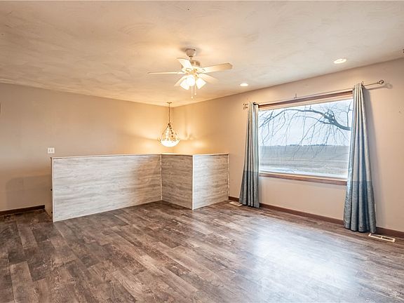 3rd image of 545 W Forsyth Rd