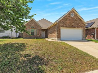 8425 Whitney Dr, White Settlement, TX 76108