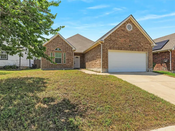 8425 Whitney Dr, White Settlement, TX 76108