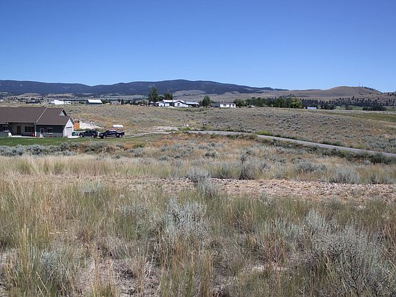 3rd image of 836 Staggs Ct