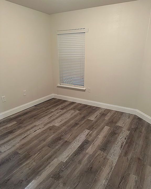 1st image of 6915 Ortega Woods Dr Bldg Unit 3 13